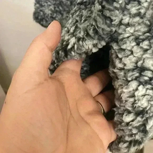 🆕Zenana Gray Fuzzy Pullover L🆕 - Picture 4 of 8